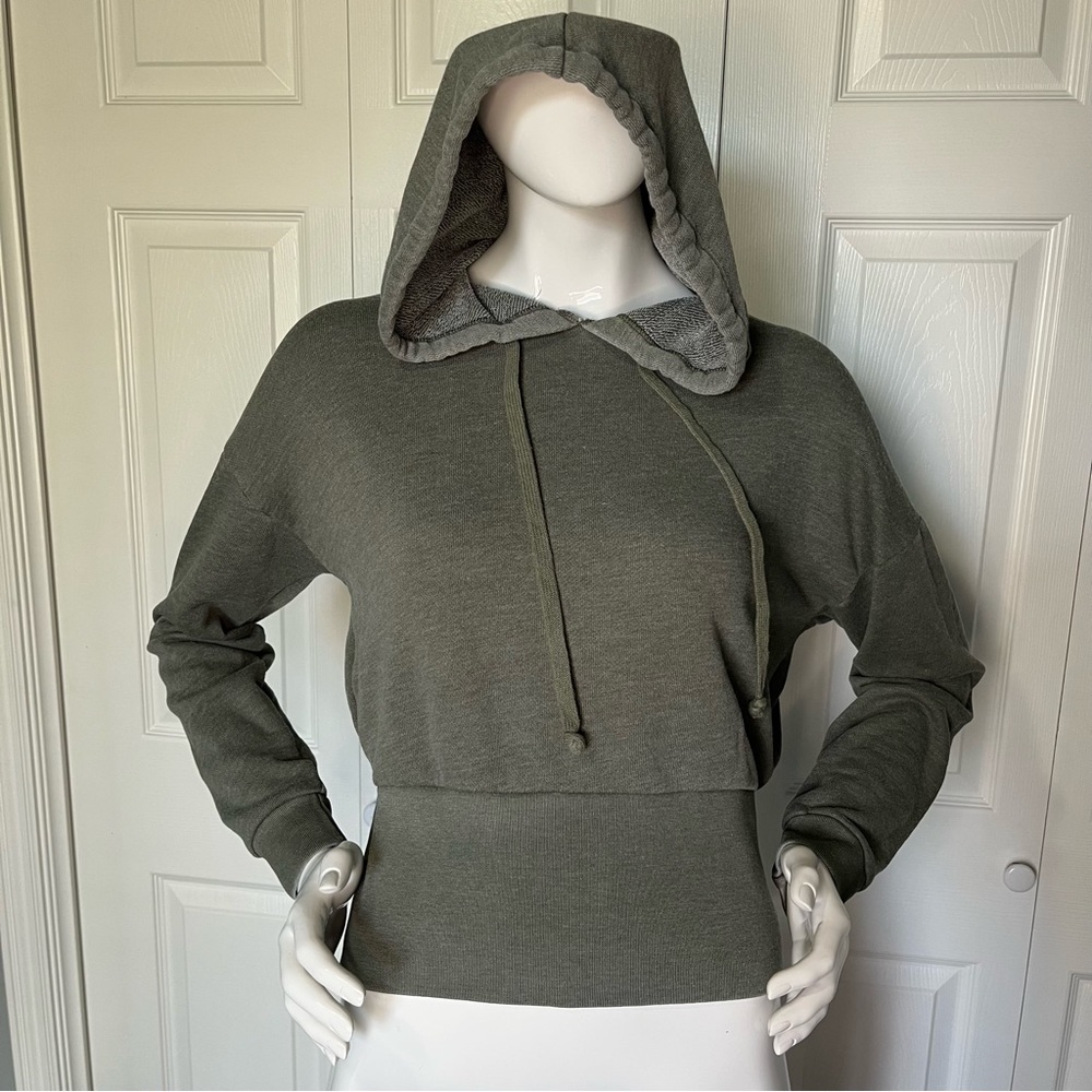 ***💲BOGO💲*** AE fitted olive Hoodie